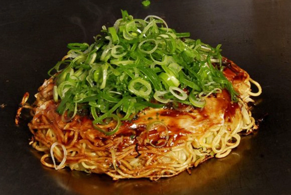 Okonomiyaki (Japanese savoury pancake)